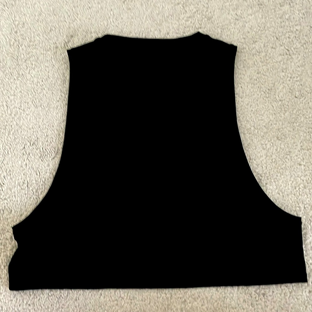 EUC Lululemon crop muscle tank Sz 2 Blk